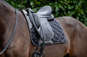 HB Showtime Zadeldekje Rio Dressuur Zwart HB Showtime Zadeldekje Rio Dressuur Zwart