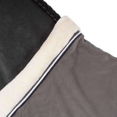 HB Showtime Showdeken Fleece 400gr Dutch Crown Grijs HB Showtime Showdeken Fleece 400gr Dutch Crown Grijs