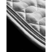 LeMieux Zadeldekje Crystal Suede Close Contact Wit LeMieux Zadeldekje Crystal Suede Close Contact Wit