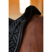 Equestrian Stockholm Zadeldekje Vegan Fur Springen Crystal Black Equestrian Stockholm Zadeldekje Vegan Fur Springen Crystal Black