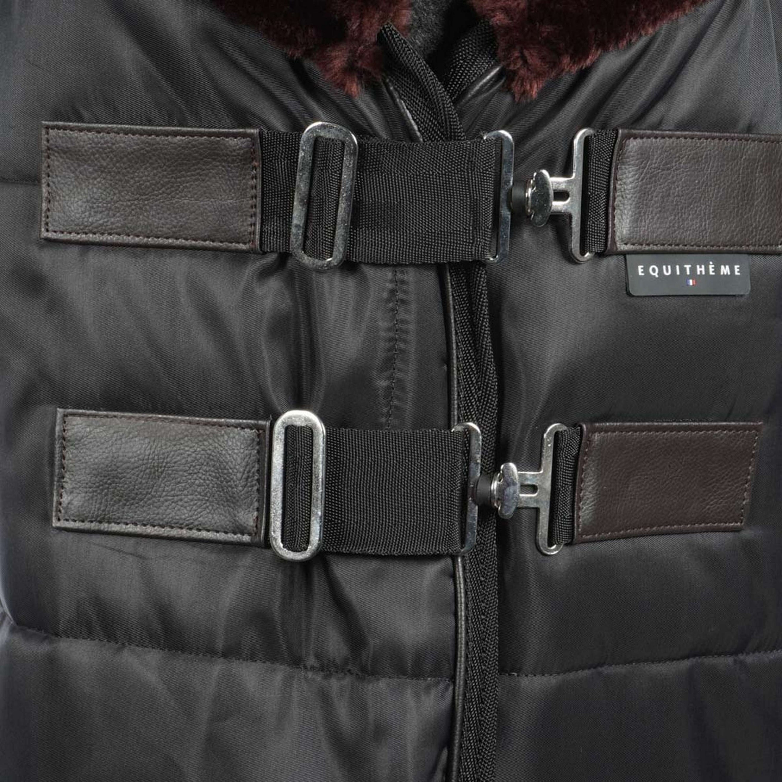 EQUITHÈME Staldeken Teddy 200g Zwart/Bruin EQUITHÈME Staldeken Teddy 200g Zwart/Bruin