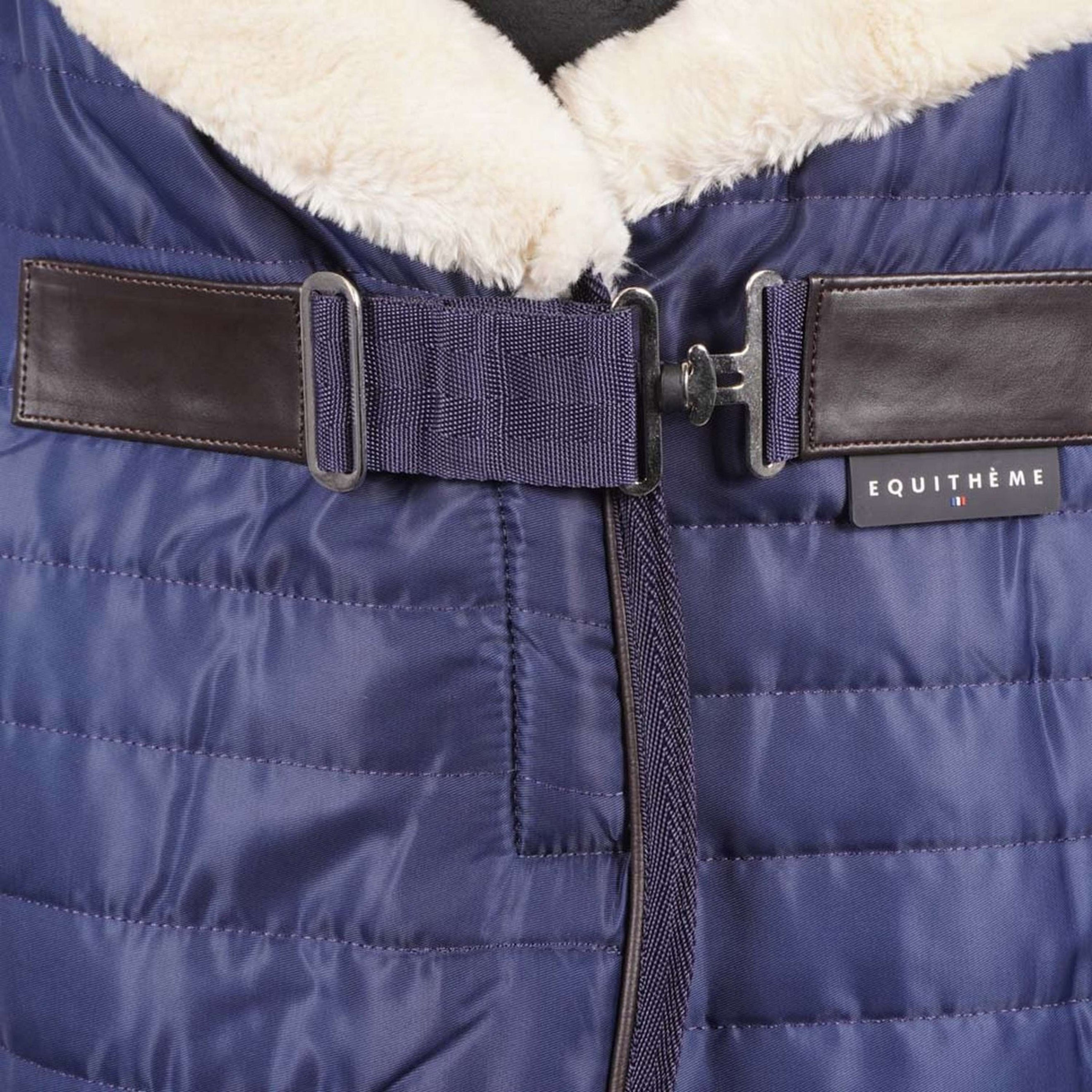 EQUITHÈME Staldeken Teddy Gevoerd met Synthetisch Schapenvacht Navy EQUITHÈME Staldeken Teddy Gevoerd met Synthetisch Schapenvacht Navy