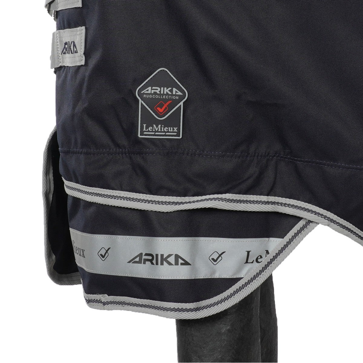 LeMieux Deken Arika Featherweight Turnout 0g Navy