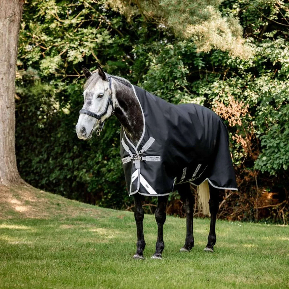 Amigo Wug Turnout 1200D 50g Black/Titanium Grey/Silver