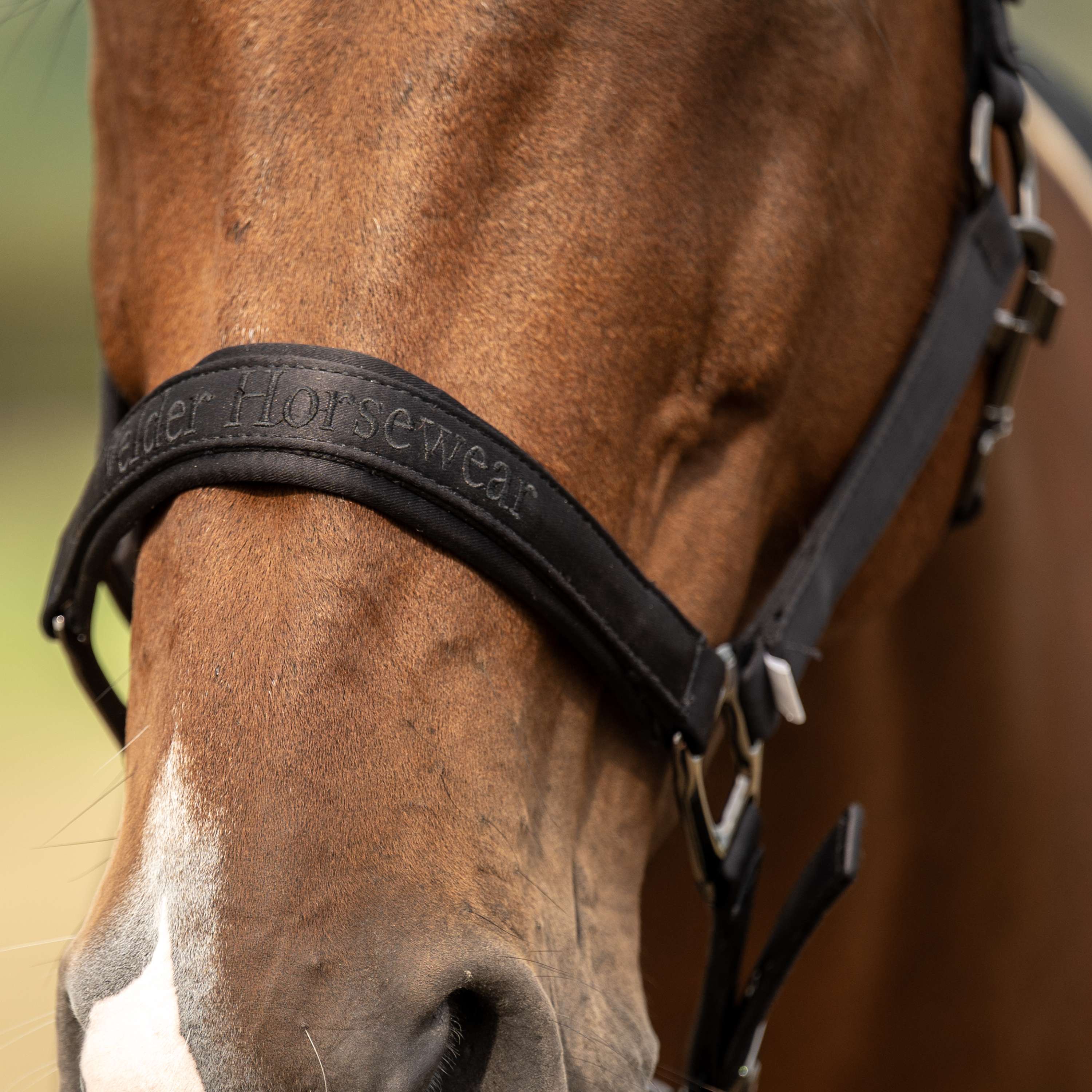 Velder Horsewear Premium Halster Satin Glow Zwart