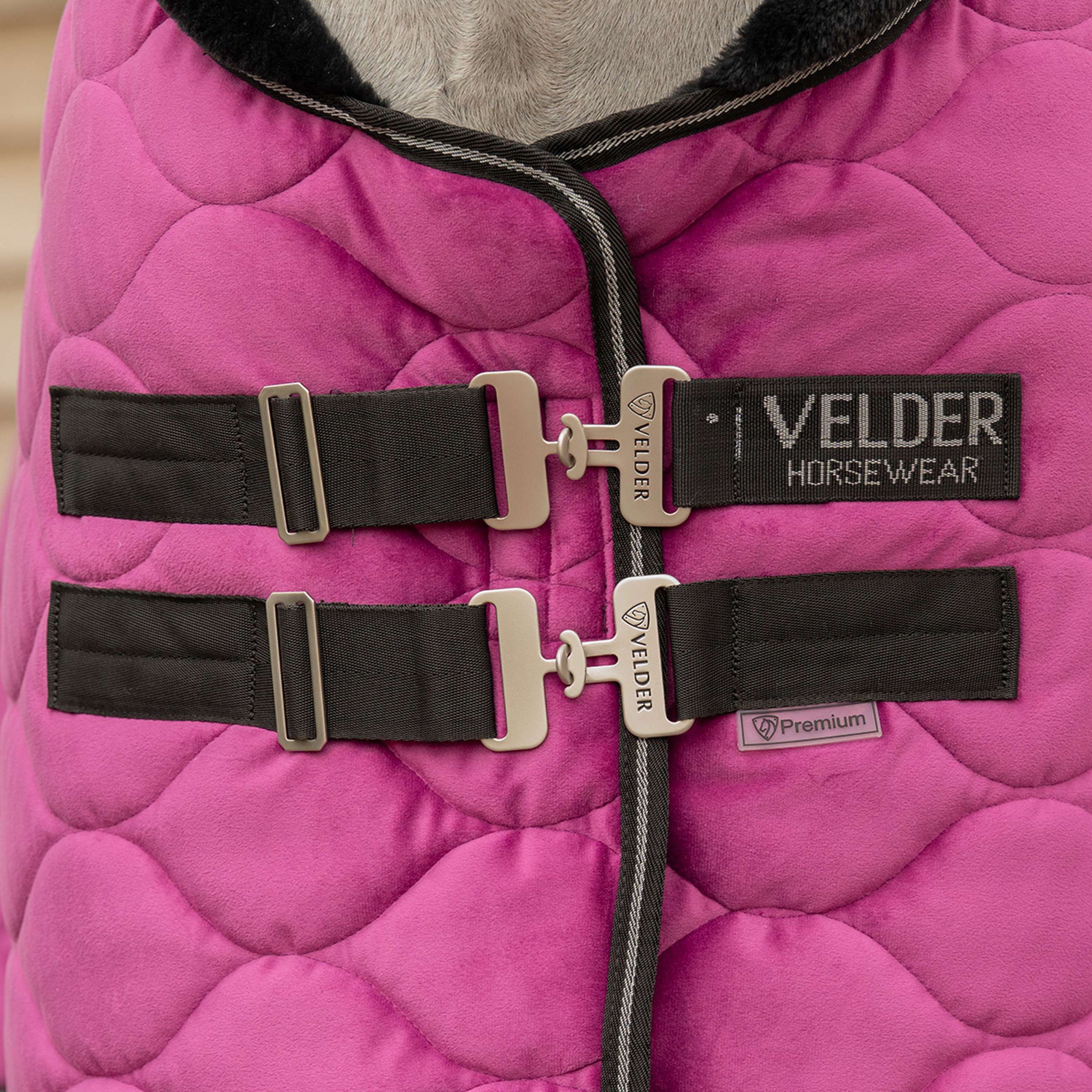 Velder Horsewear Premium Showdeken Satin Glow Dutch Raspberry