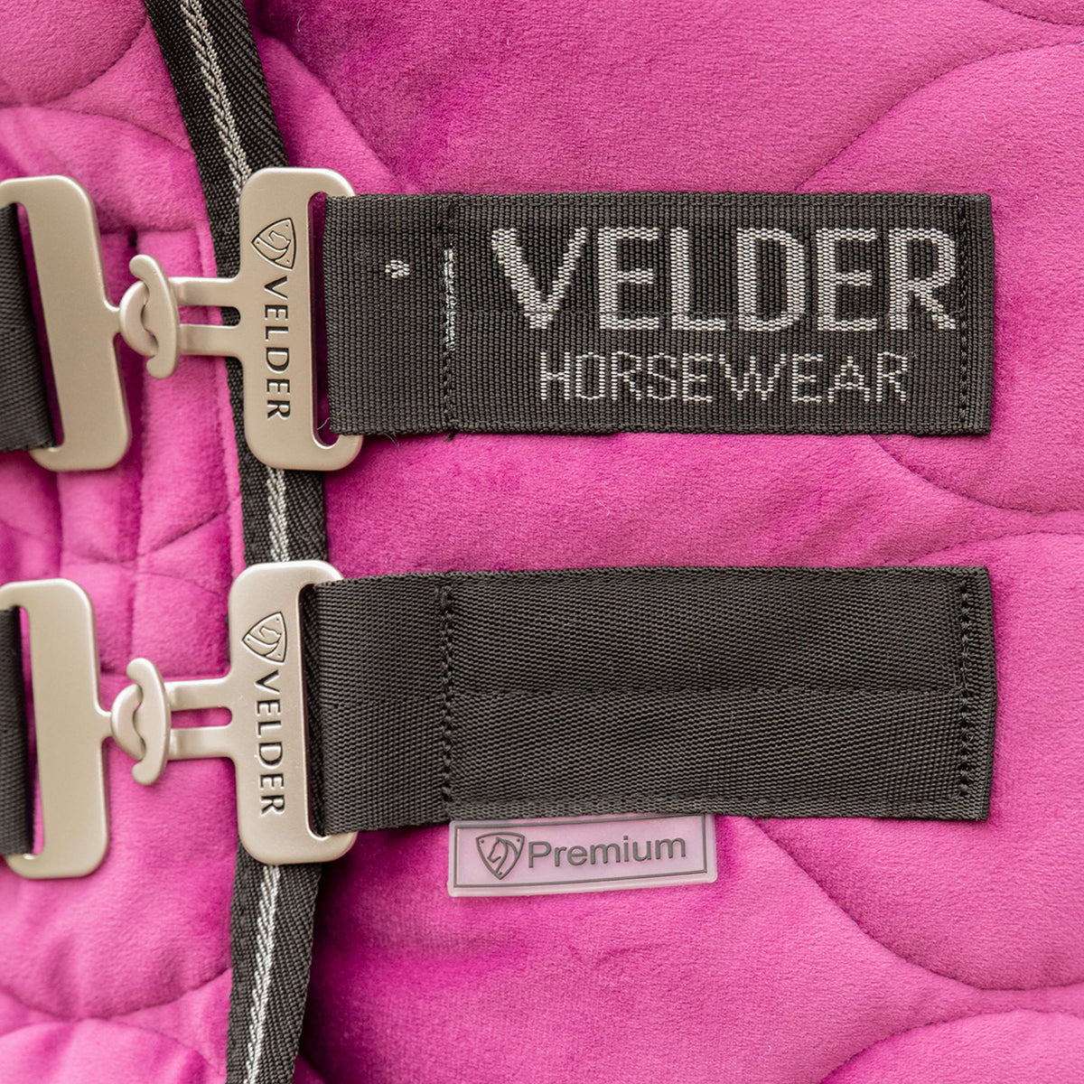 Velder Horsewear Premium Showdeken Satin Glow Dutch Raspberry