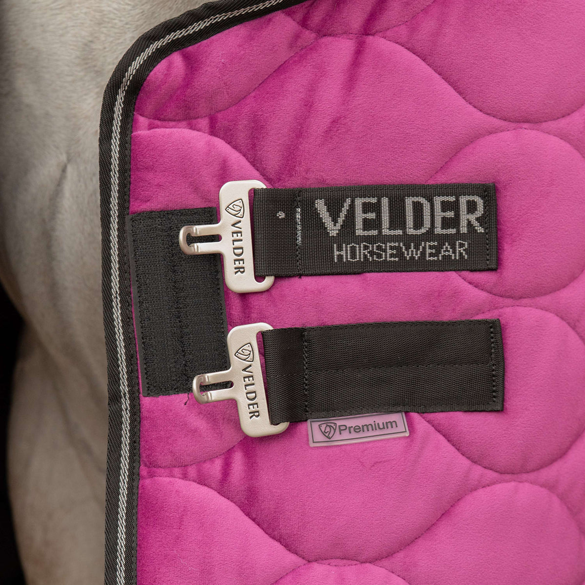 Velder Horsewear Premium Showdeken Satin Glow Dutch Raspberry