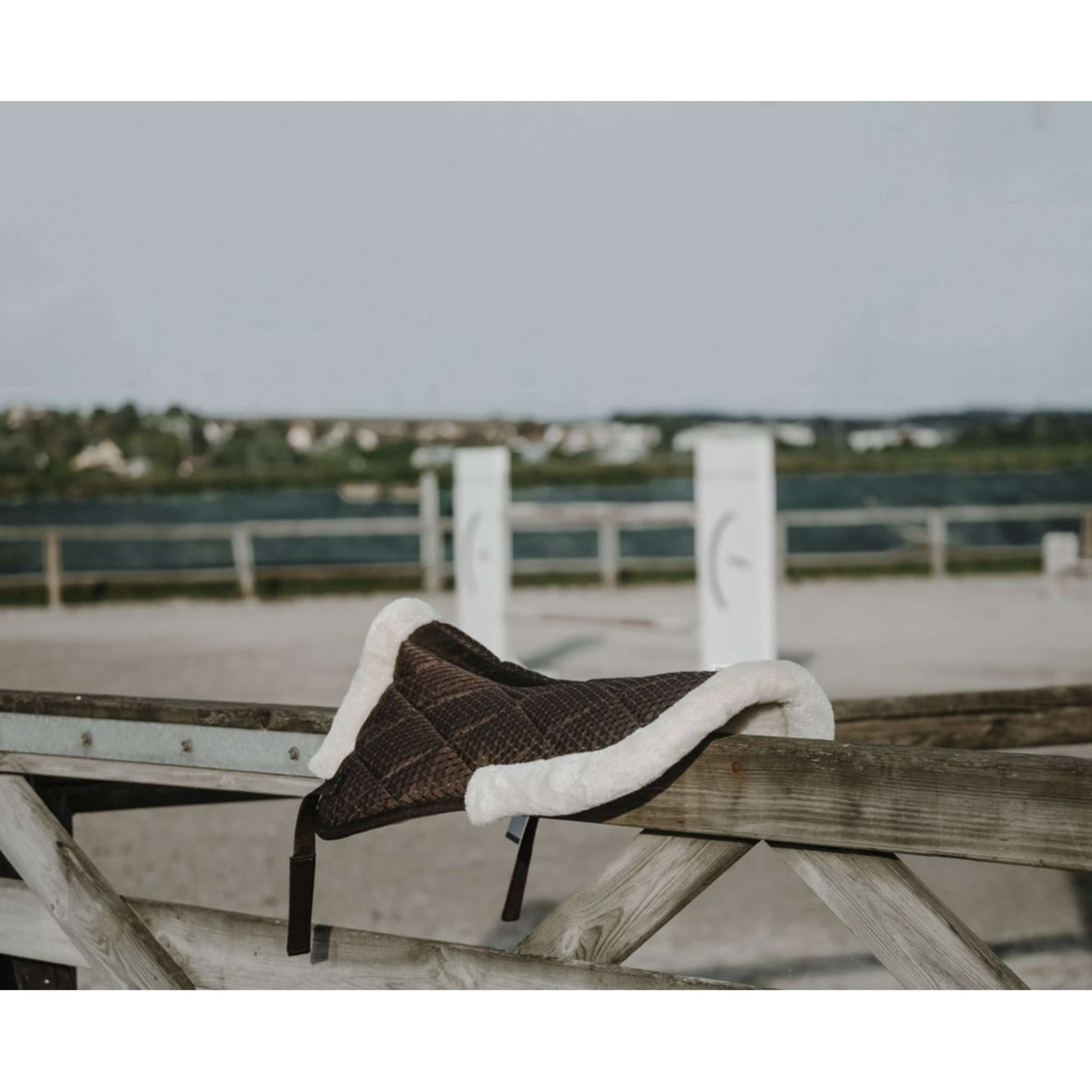 EQUITHÈME Zadelonderlegger Pro Air Choco EQUITHÈME Zadelonderlegger Pro Air Choco