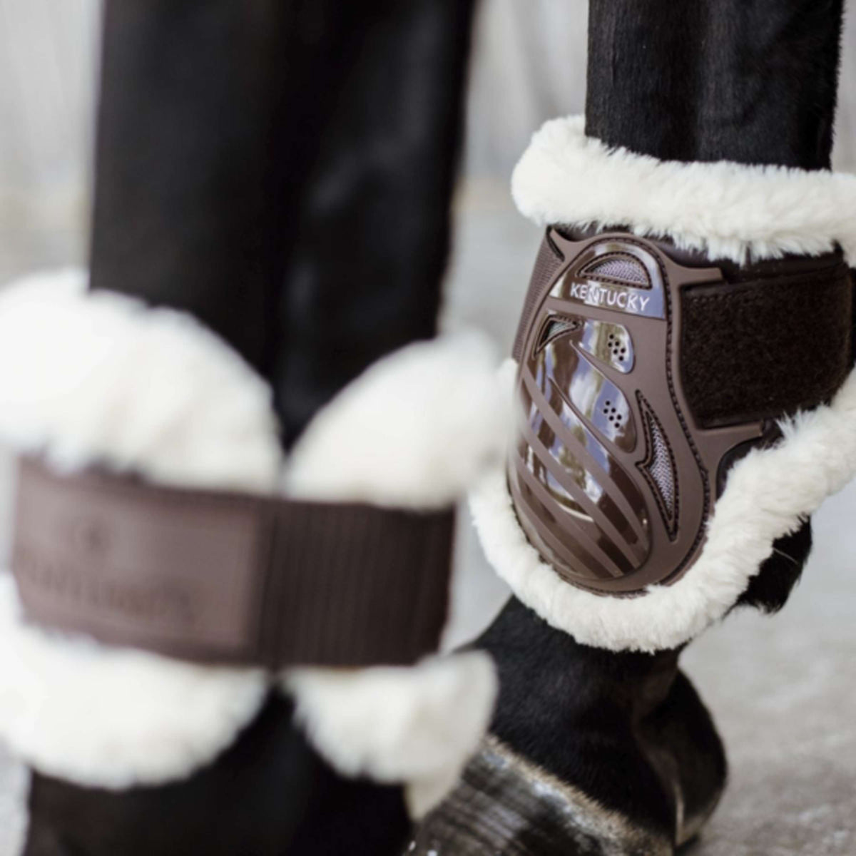 Kentucky Strijklappen Young Horse Vegan Sheepskin Bruin