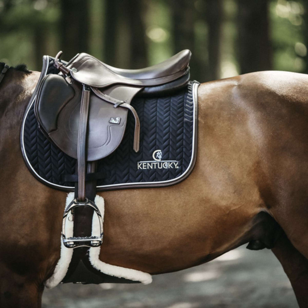 Kentucky Zadeldekje Springen Fishbone Leather Black