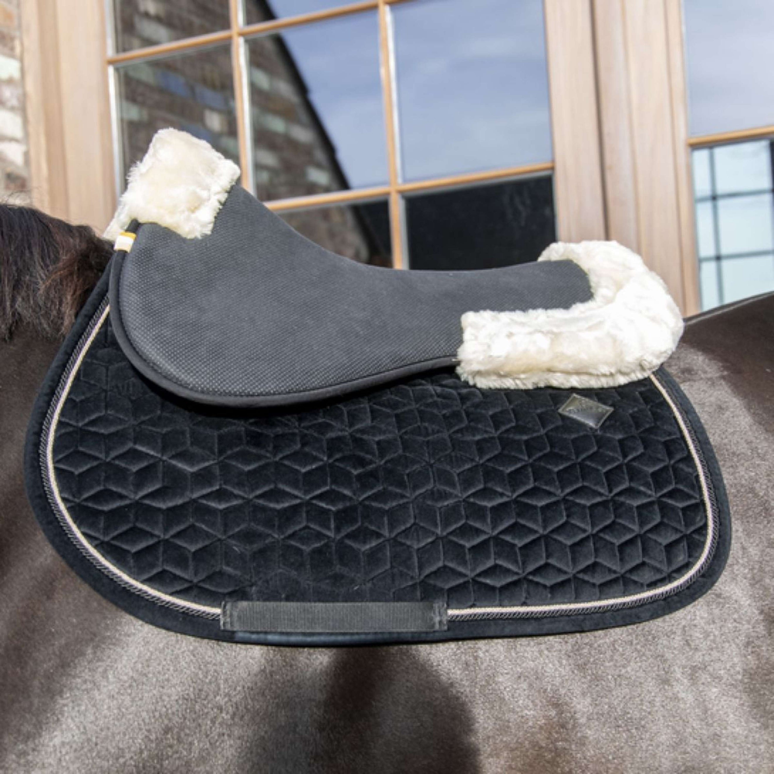 Kentucky Zadelonderlegger Halfpad Anatomic Absorb Sheepskin Black/Natural
