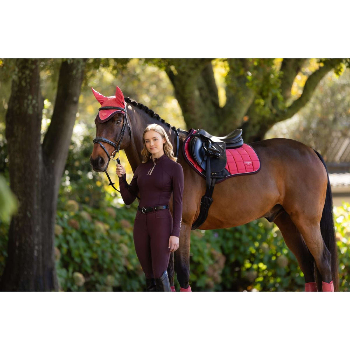 LeMieux Zadeldekje Loire Classic Springen Cranberry