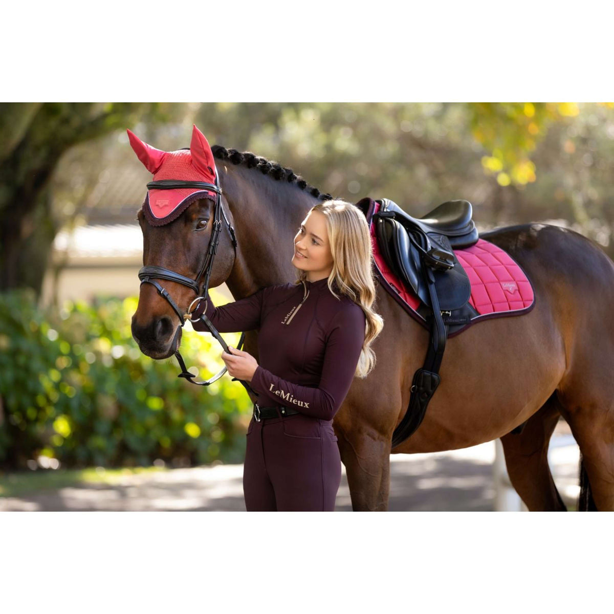 LeMieux Zadeldekje Loire Classic Springen Cranberry