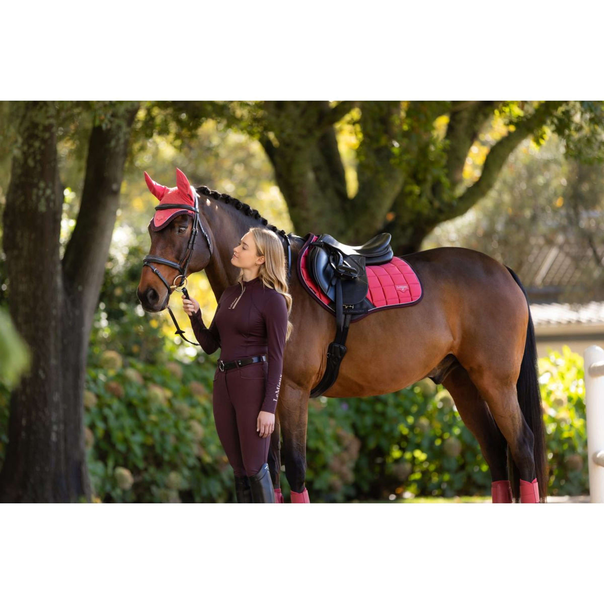 LeMieux Zadeldekje Loire Classic Springen Cranberry