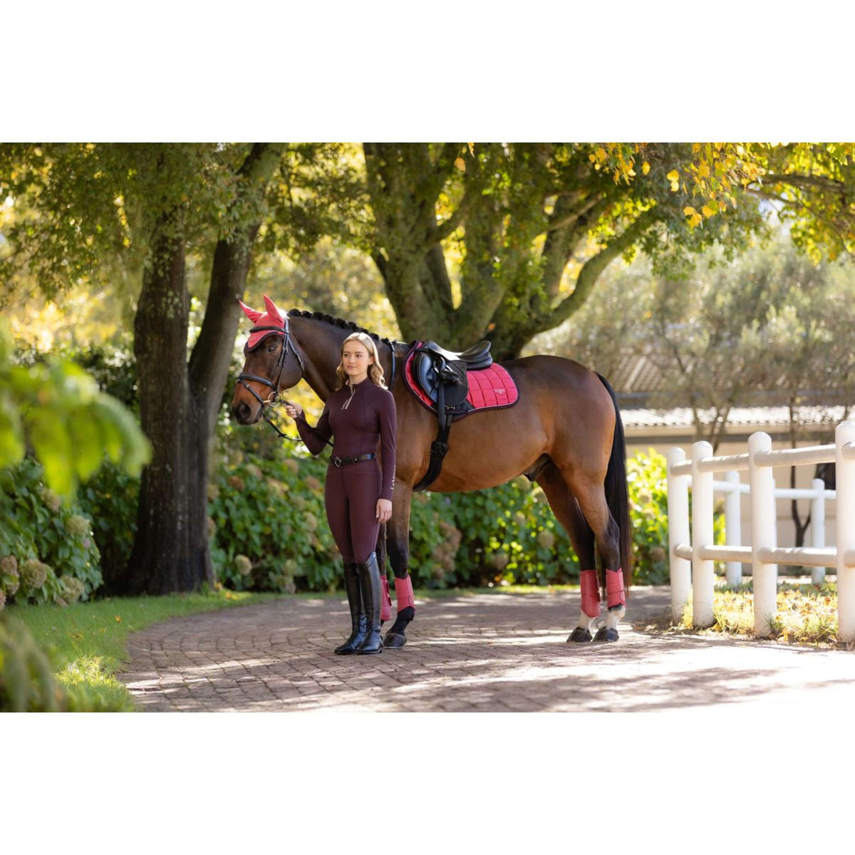 LeMieux Zadeldekje Loire Classic Springen Cranberry