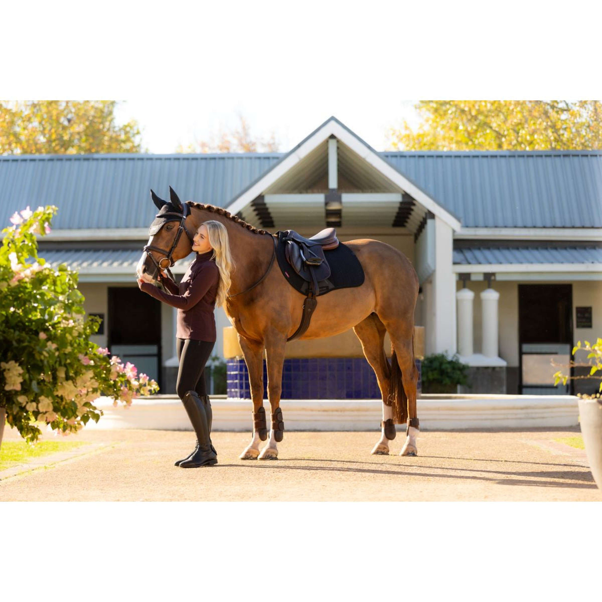 LeMieux Zadeldekje Essence Springen Zwart