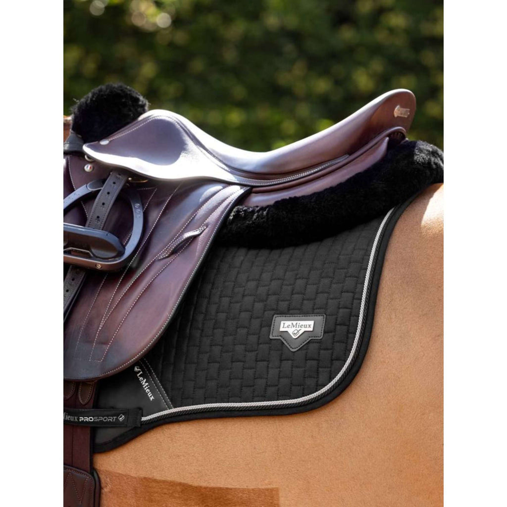 LeMieux Zadeldekje Springen Puissance Suede Zwart