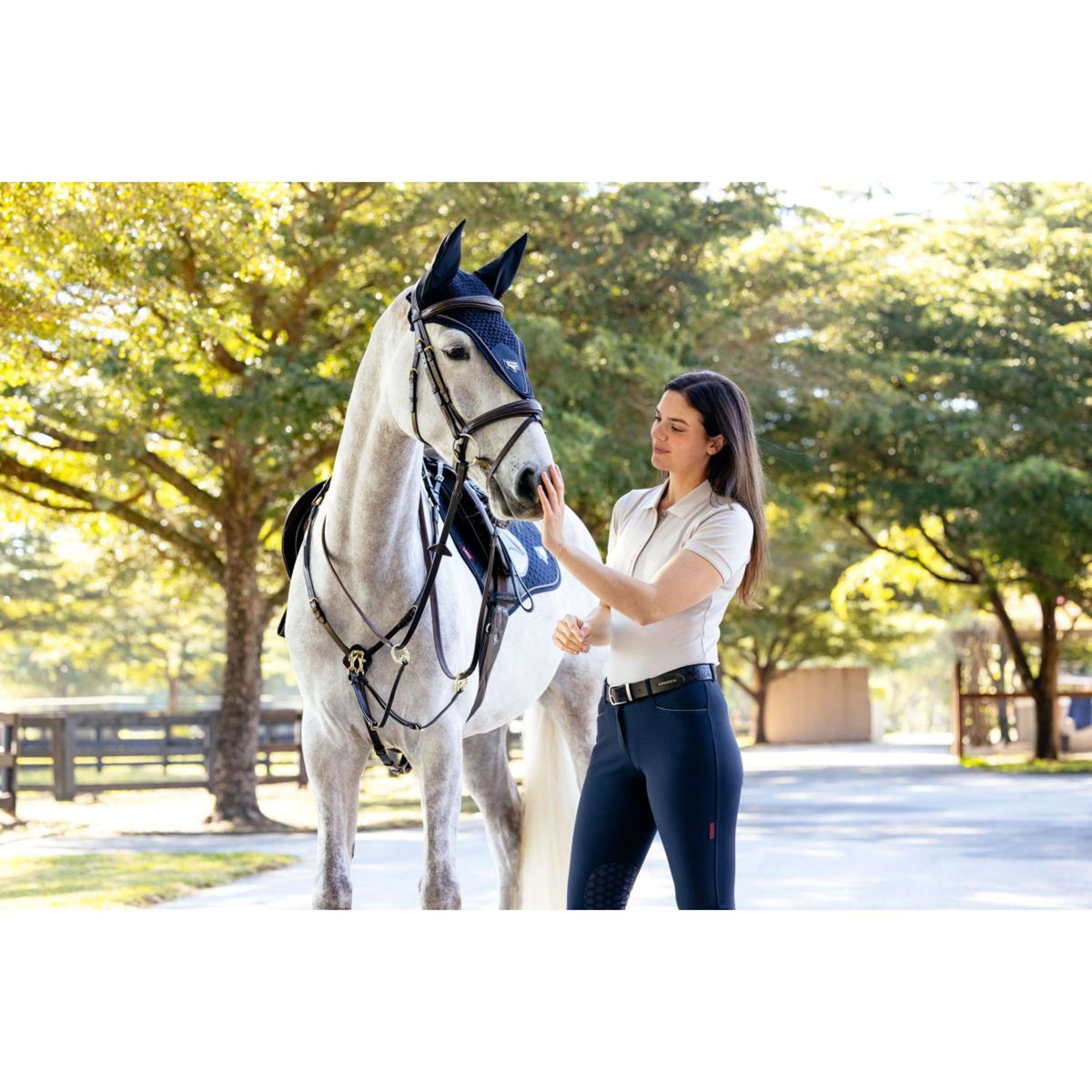 LeMieux Zadeldekje Puissance Suede Close Contact Navy