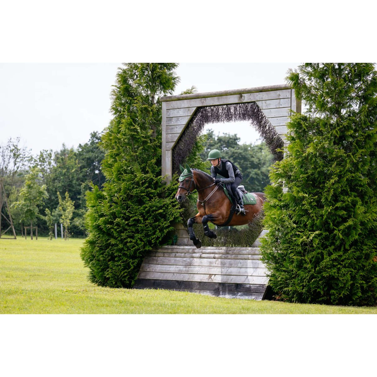 LeMieux Zadeldekje Loire Classic Square Close Contact Hunter Green