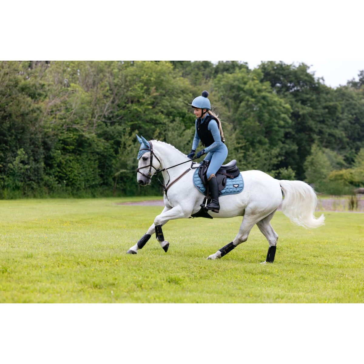 LeMieux Zadeldekje Loire Classic Square Close Contact Ice Blue