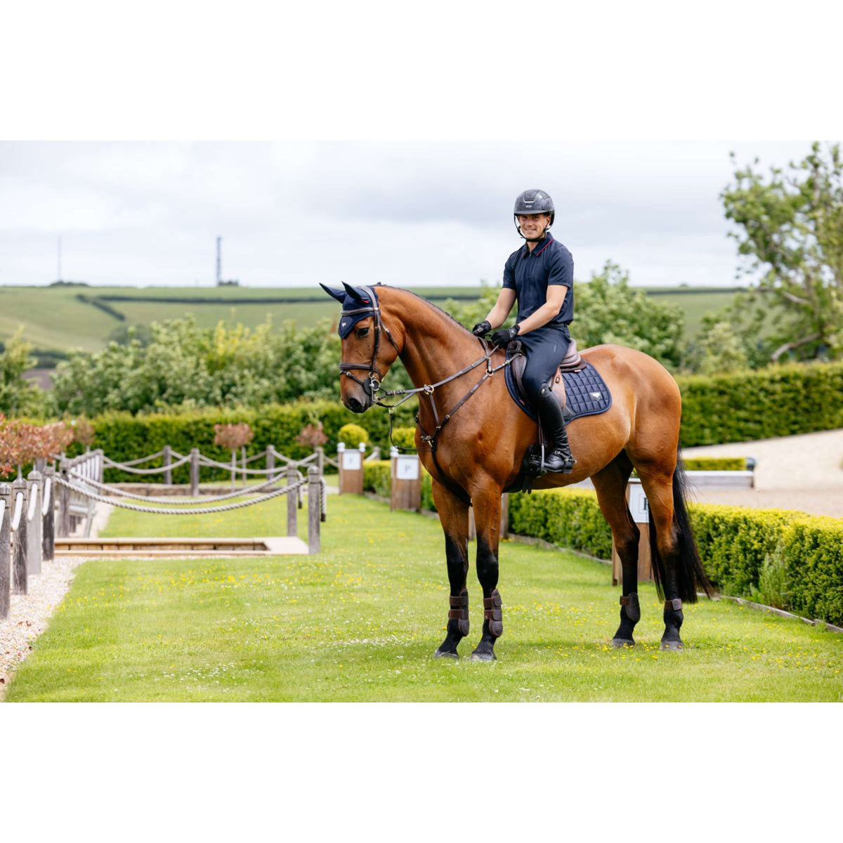 LeMieux Zadeldekje Loire Classic Square Close Contact Navy