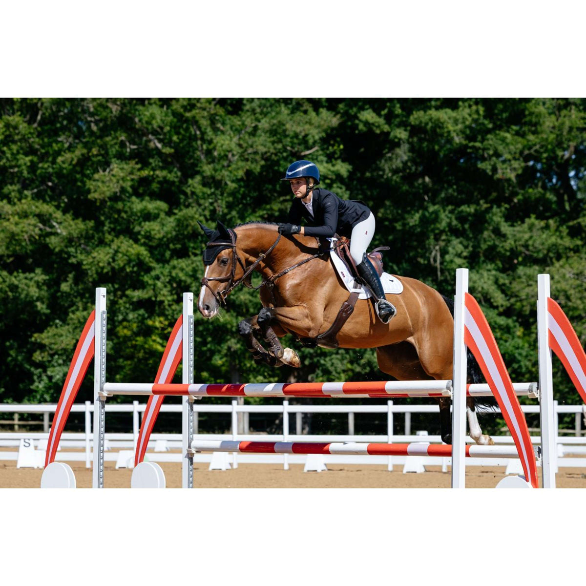 LeMieux Zadeldekje Loire Classic Square Close Contact Wit