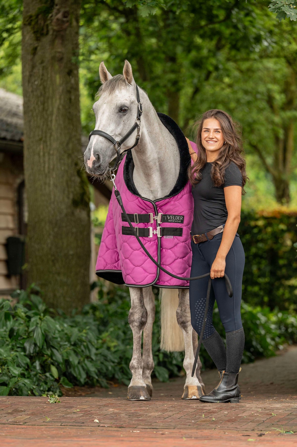 Velder Horsewear Premium Showdeken Satin Glow Dutch Raspberry