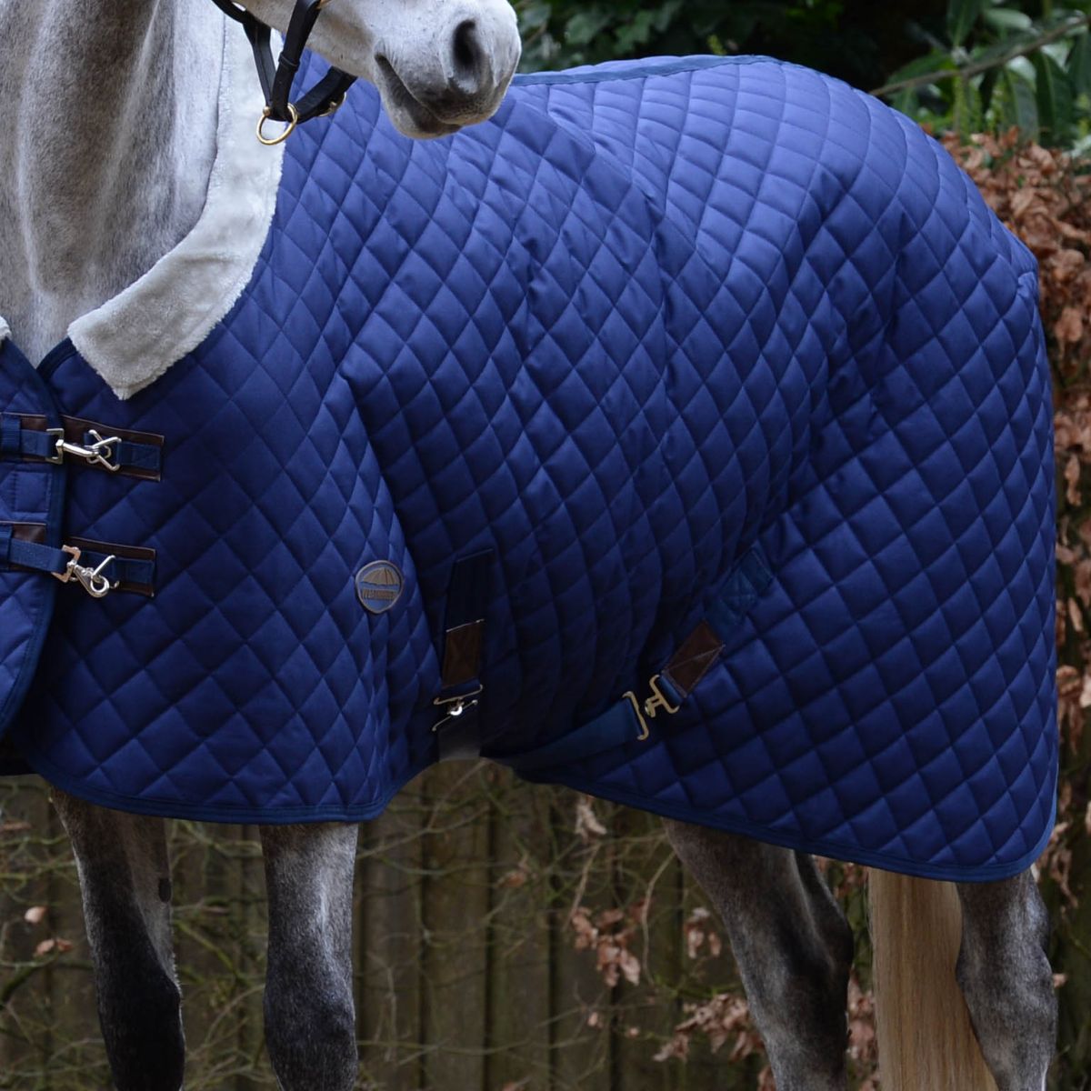 Weatherbeeta Medium Stable Rug Comfitec Deluxe Diamond Quilt Standard Neck 220g Navy