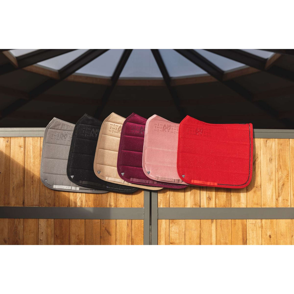 ANKY Zadeldekje AW25 Velvet Dressuur Zwart