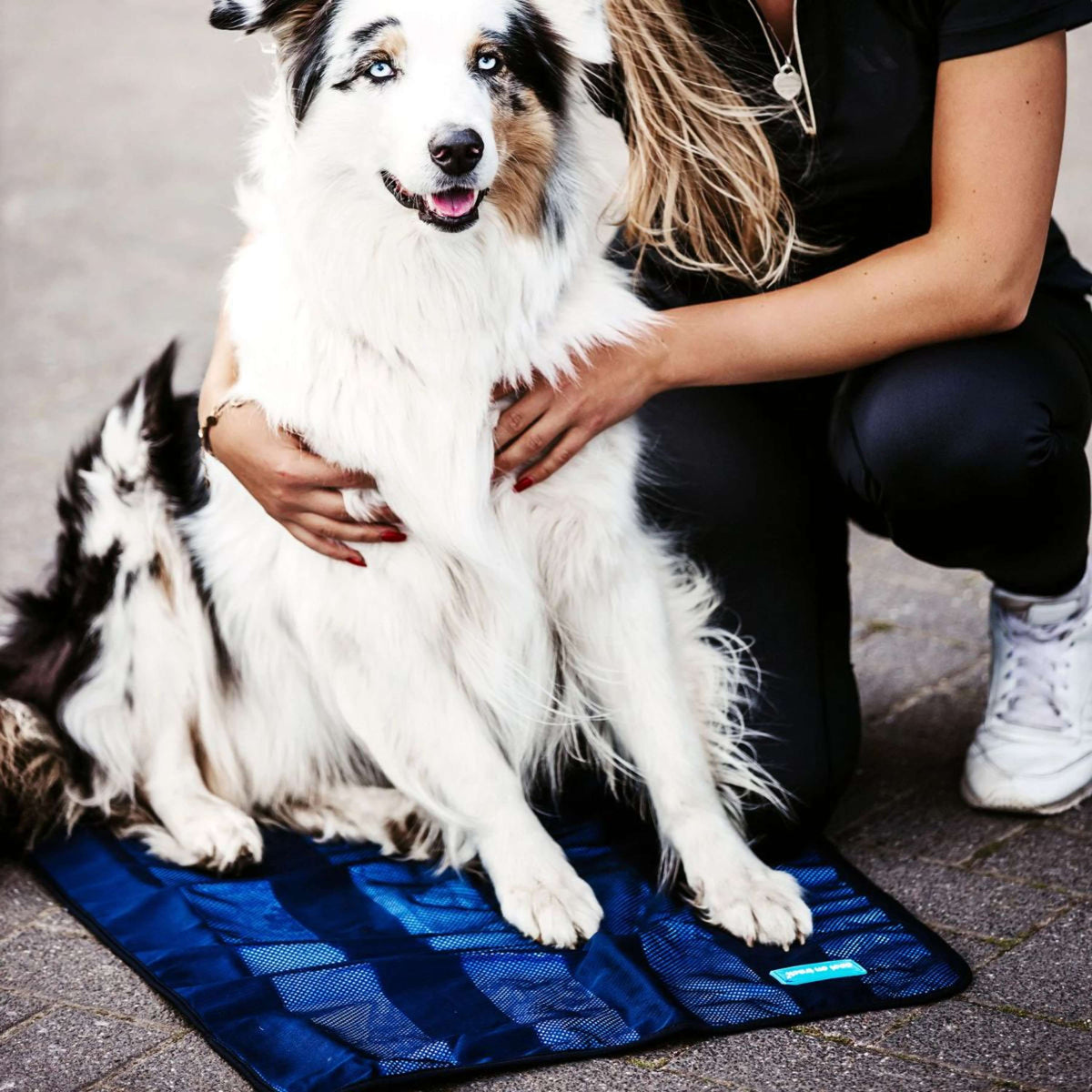 Back on Track Cooling Towel Blauw