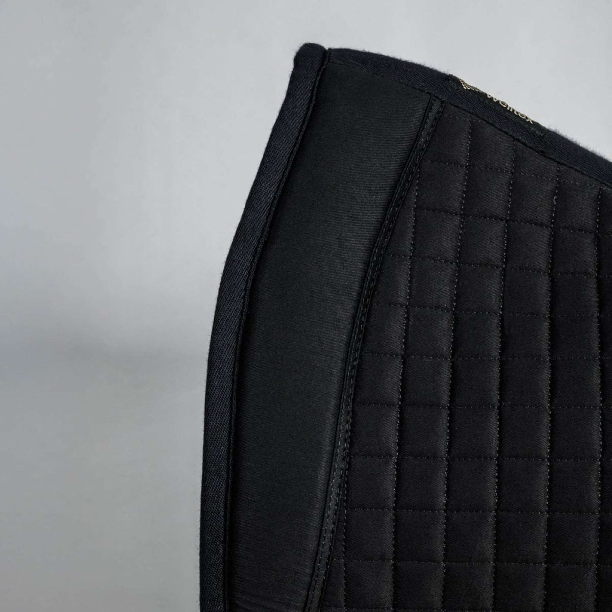 Back on Track Zadeldekje No. III Dressuur Zwart