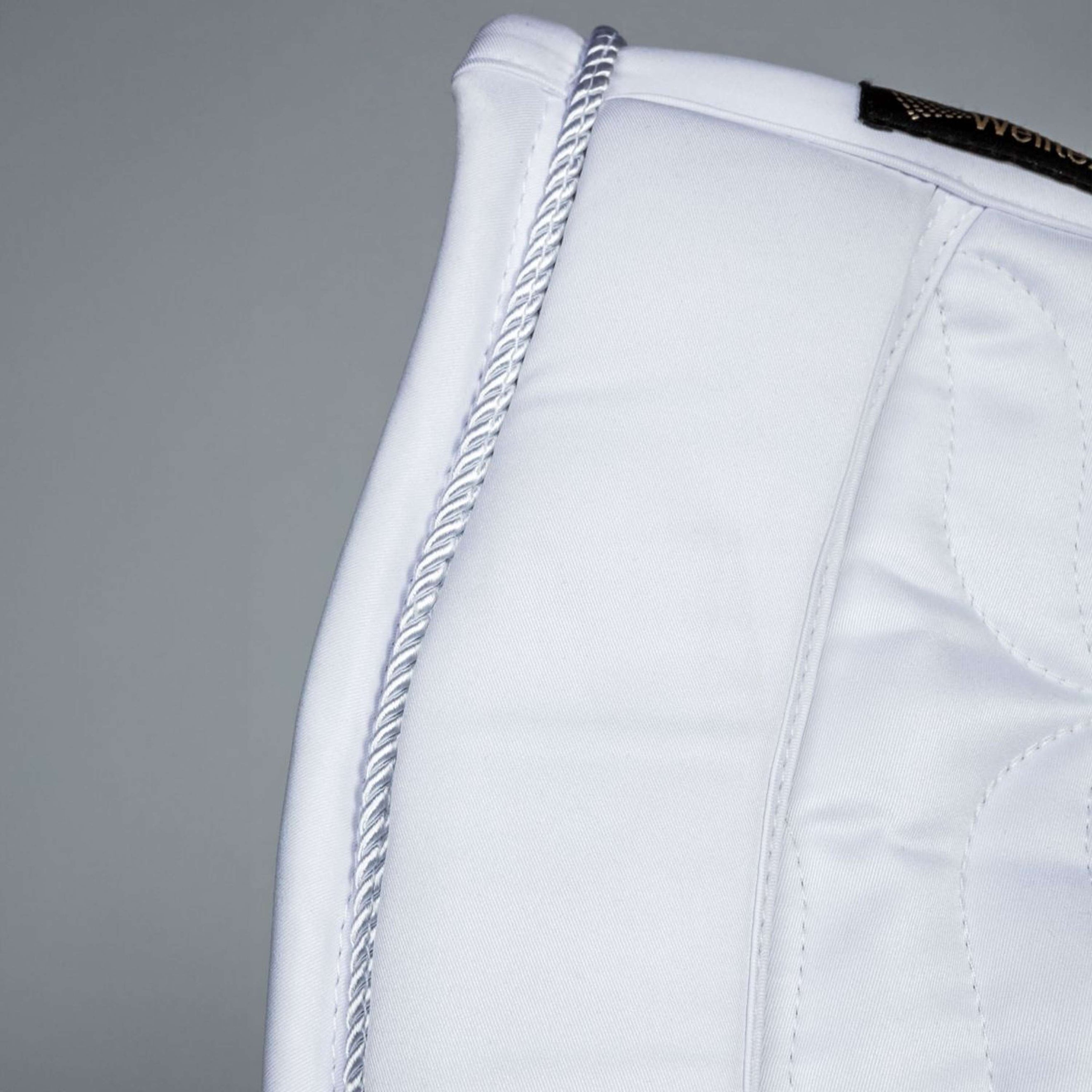 Back on Track Zadeldekje Deep Nights Dressuur Wit Back on Track Zadeldekje Deep Nights Dressuur Wit