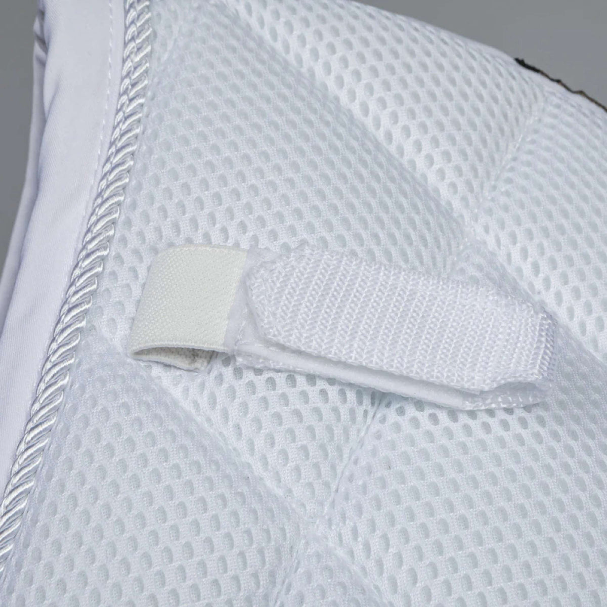 Back on Track Zadeldekje Airflow Springen Wit.