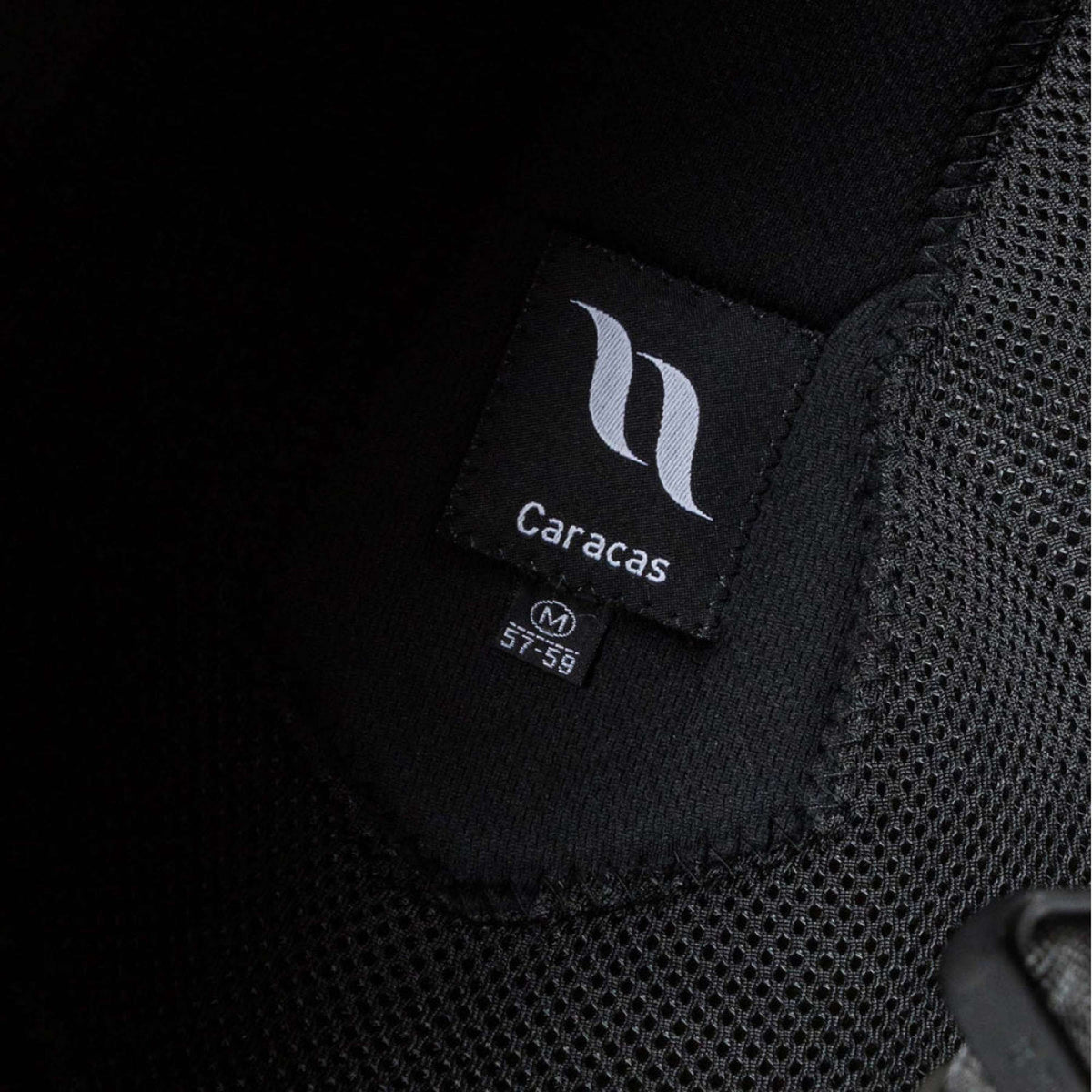 Back on Track Cap Caracas Zwart.