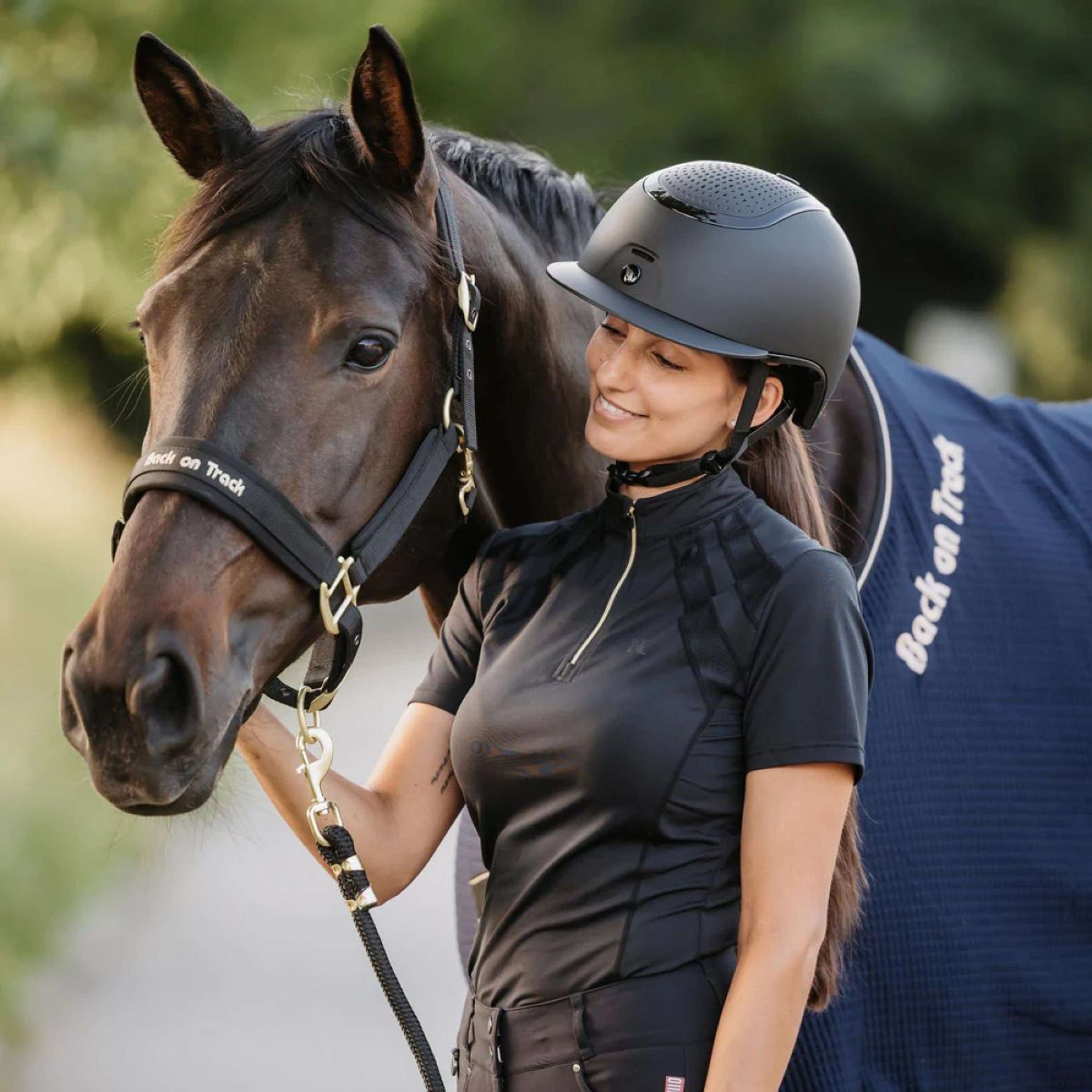Back on Track Cap Strixx Mat/Glanzend Zwart