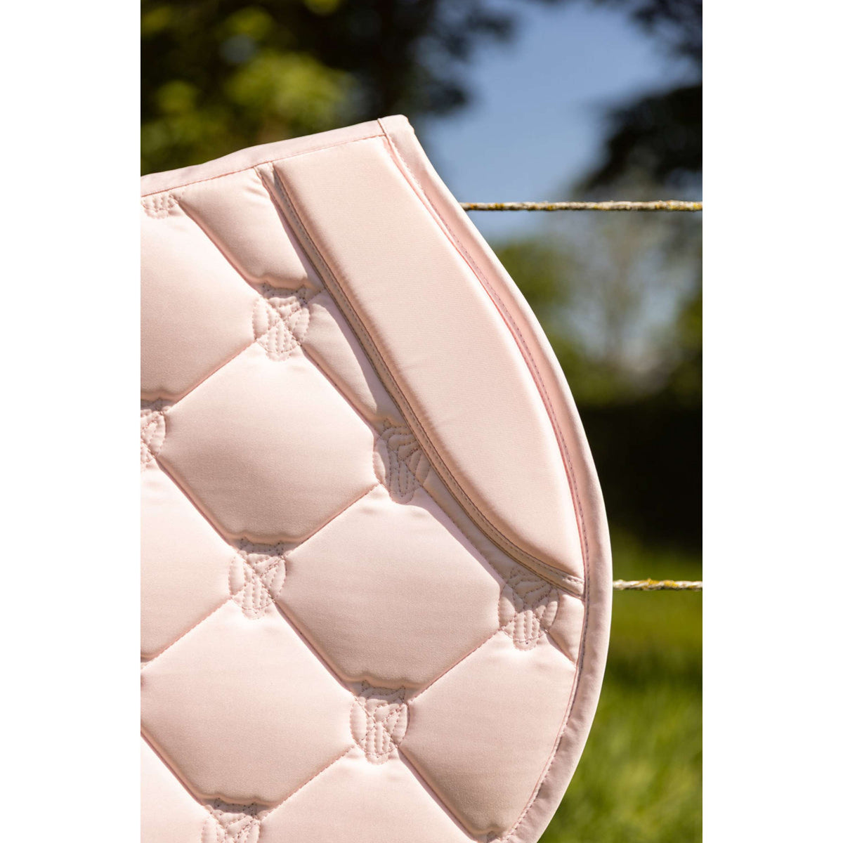 BR Zadeldekje Kato Springen Lotus