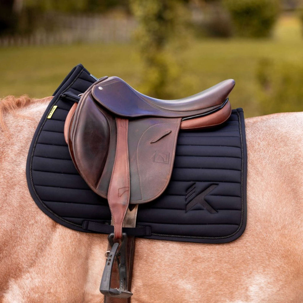 K by EQUITHÈME Zadeldekje Triton Springen Zwart