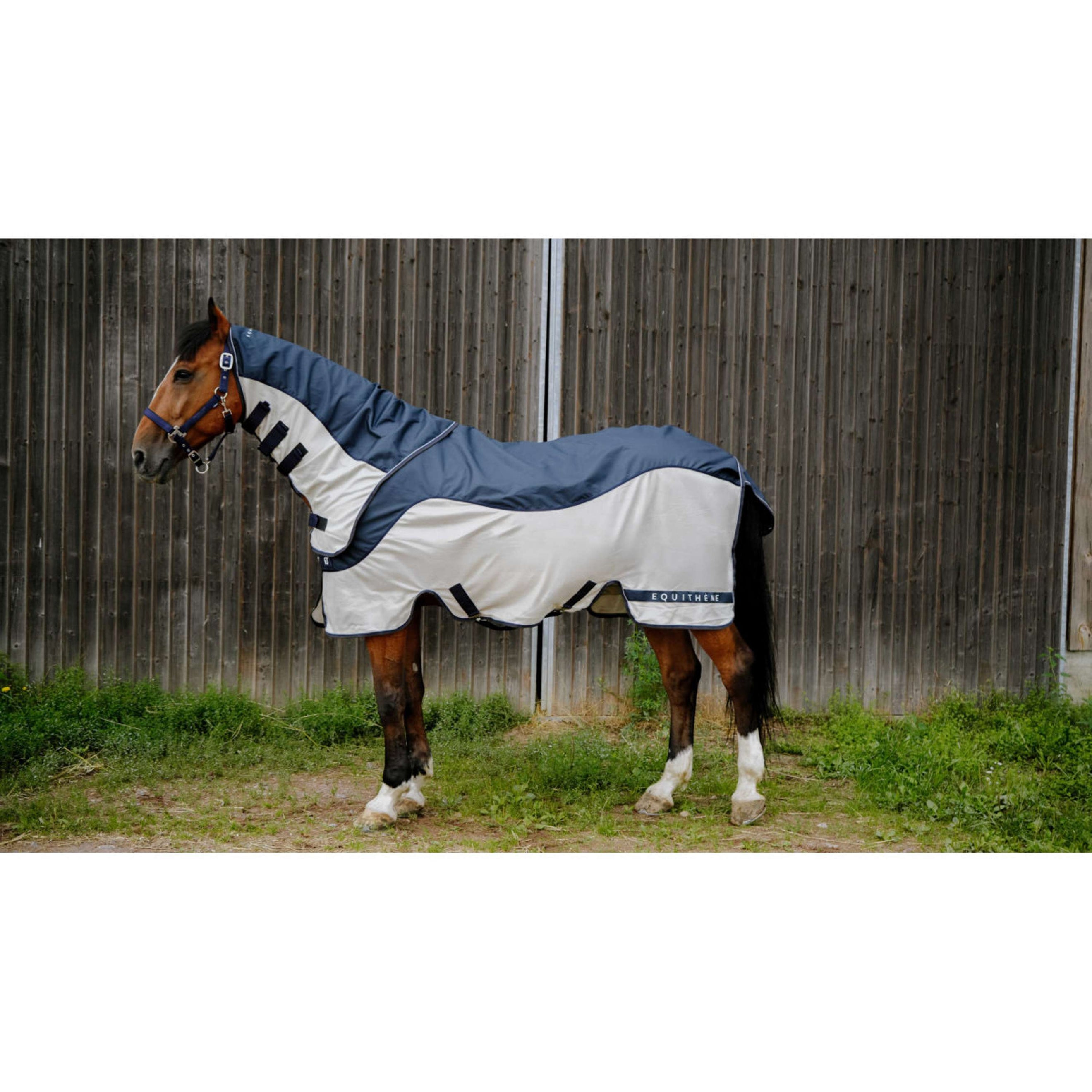 EQUITHÈME Vliegendeken TYREX Combofly 600D met Hals Navy Blue/Grey EQUITHÈME Vliegendeken TYREX Combofly 600D met Hals Navy Blue/Grey