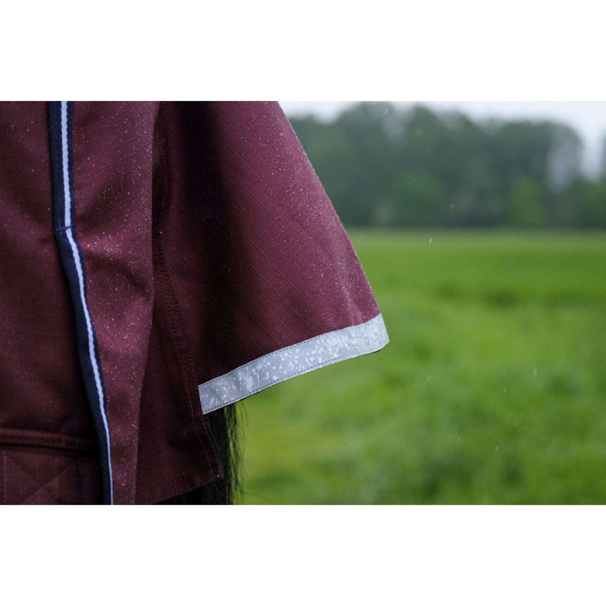 EQUITHÈME Outdoordeken 1200D 150g High Neck Burgundy