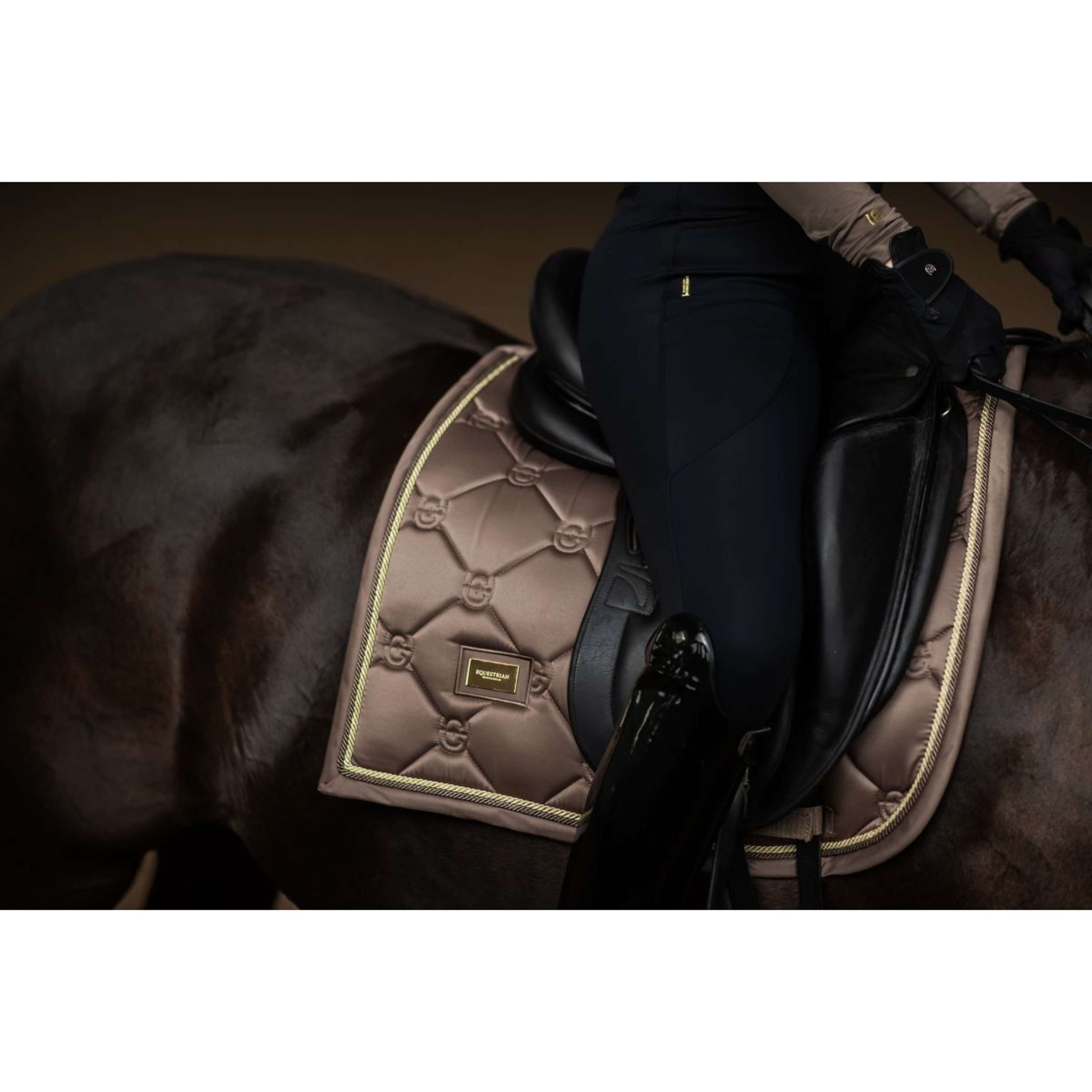Equestrian Stockholm Zadeldekje Dressuur Champagne