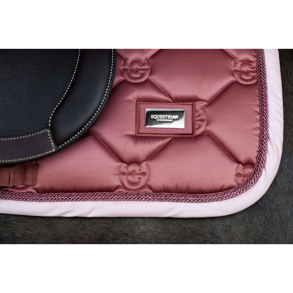 Equestrian Stockholm Zadeldekje Springen Amber Rose