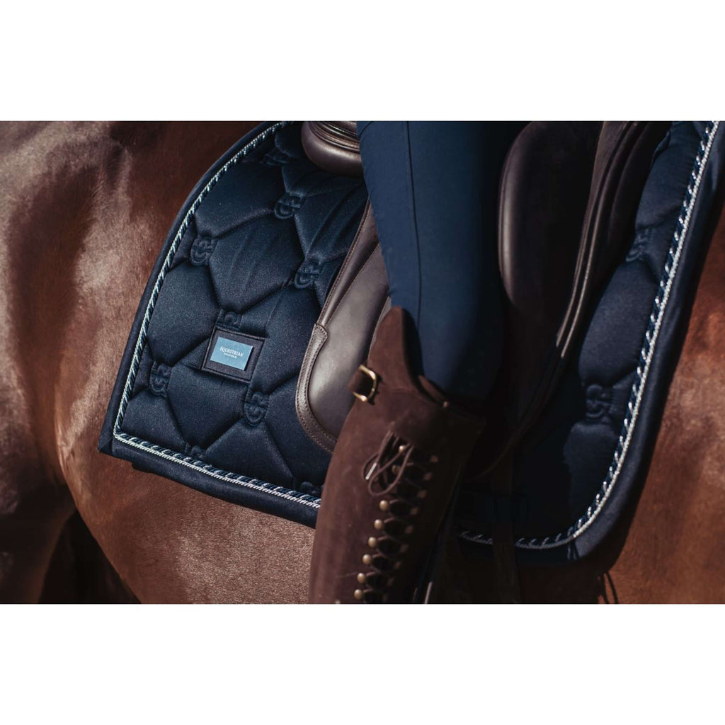 Equestrian Stockholm Zadeldekje Dressuur Black Edition