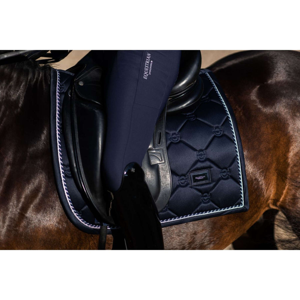 Equestrian Stockholm Zadeldekje Dressuur Black Edition