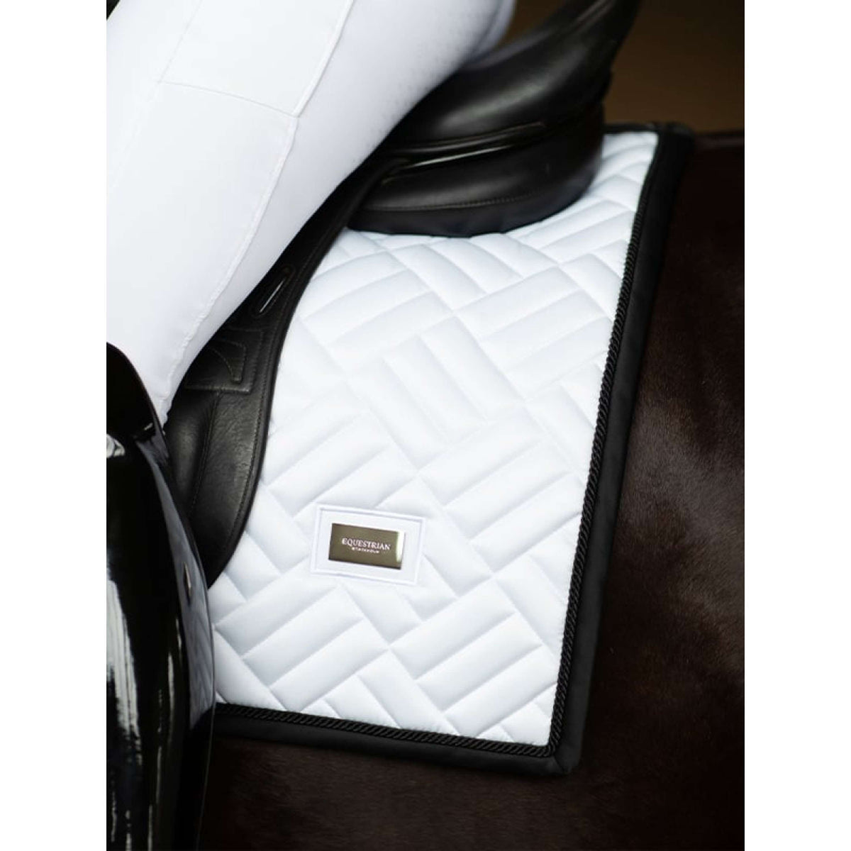 Equestrian Stockholm Zadeldekje Modern Dressuur Wit/Zwart