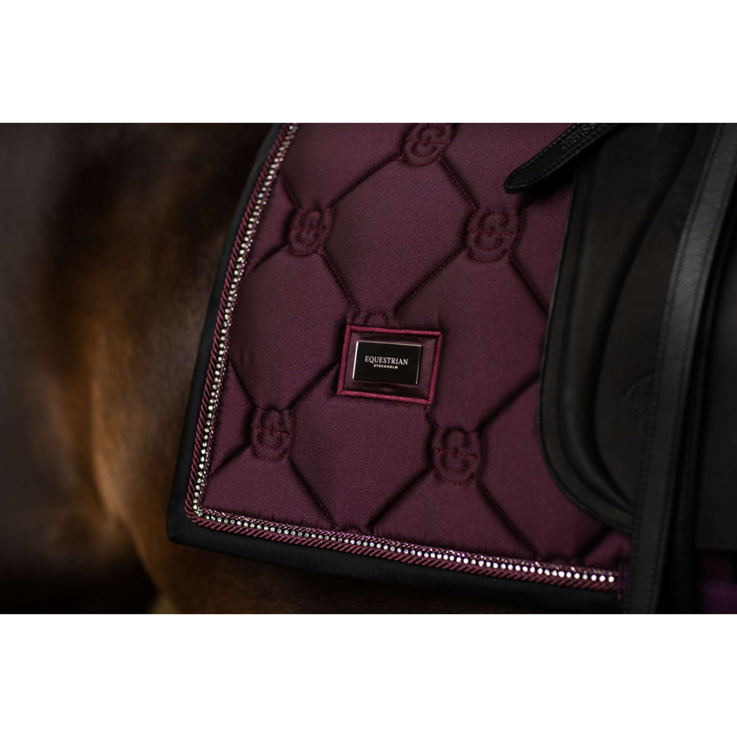 Equestrian Stockholm Zadeldekje Crystal Shine Dressuur Mauve Wine