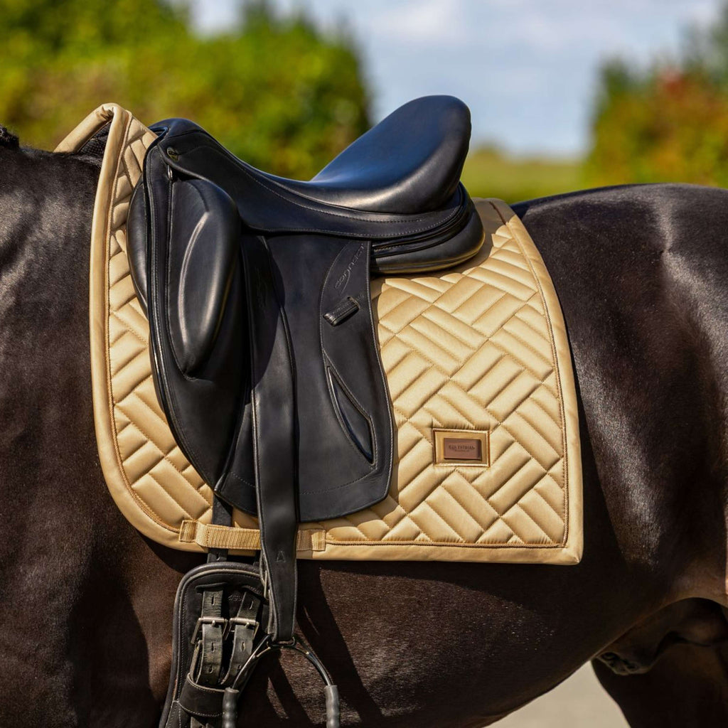 Equestrian Stockholm Zadeldekje Modern Dressuur Midsummer Glow