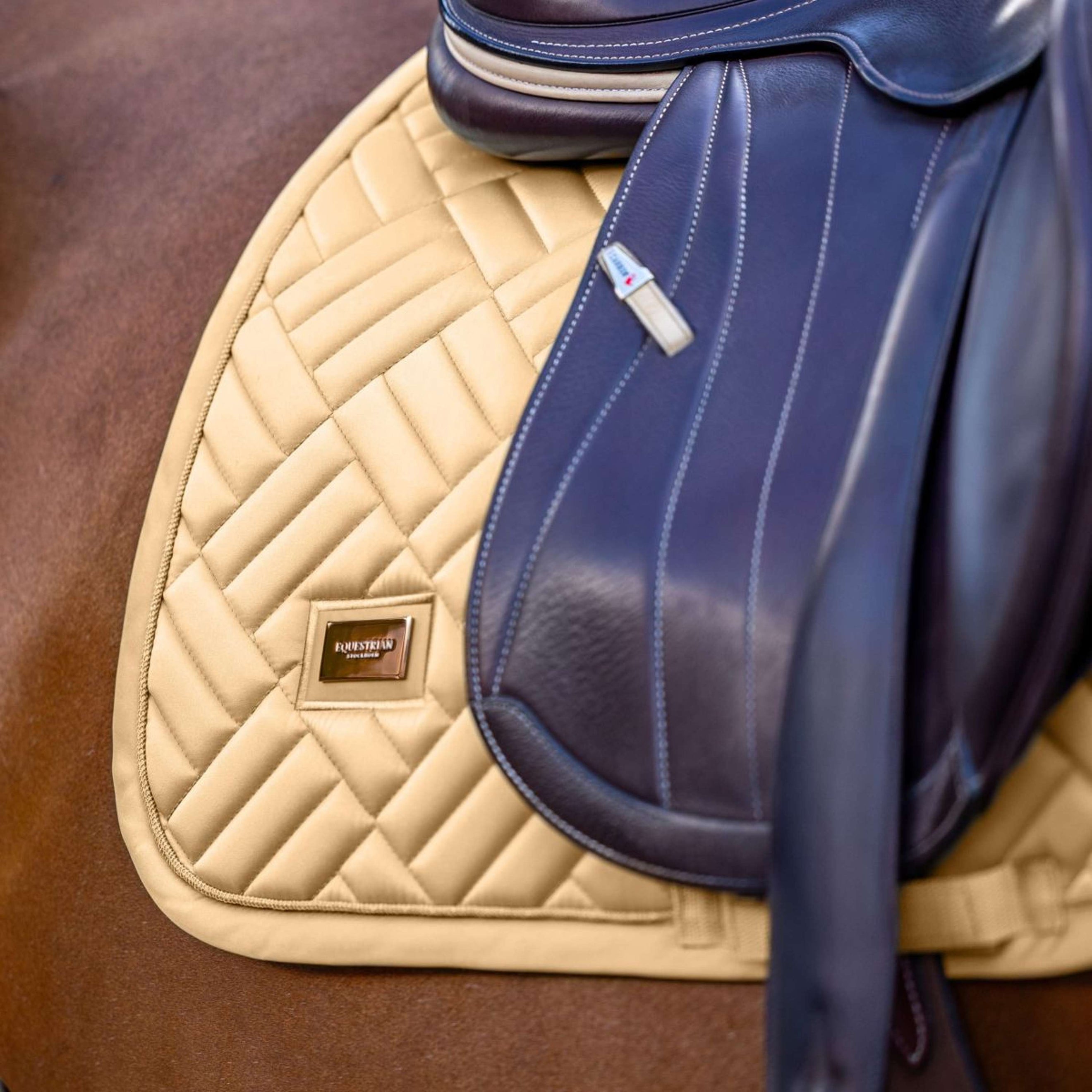 Equestrian Stockholm Zadeldekje Modern Springen Midsummer Glow