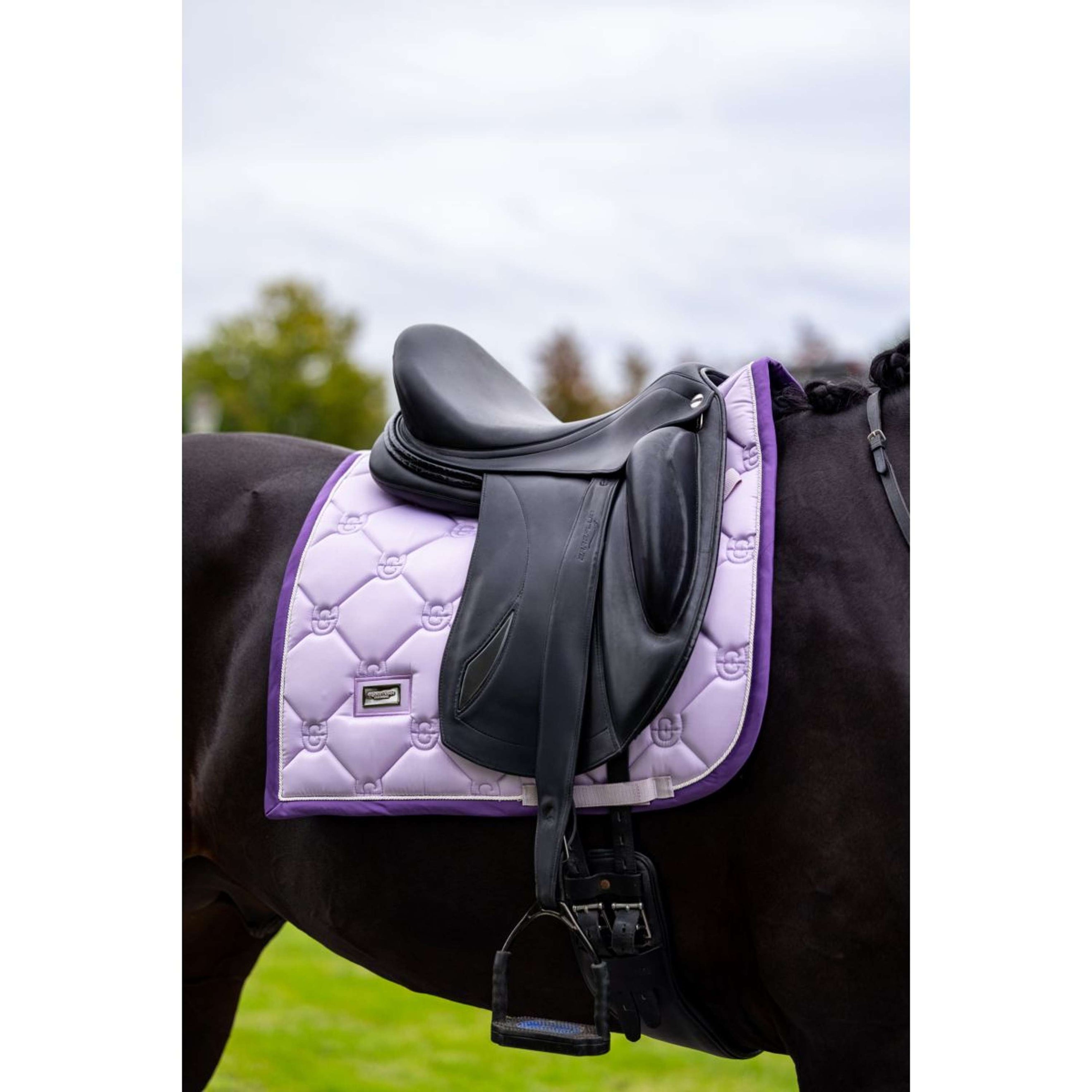 Equestrian Stockholm Zadeldekje Dressuur Lavender Equestrian Stockholm Zadeldekje Dressuur Lavender