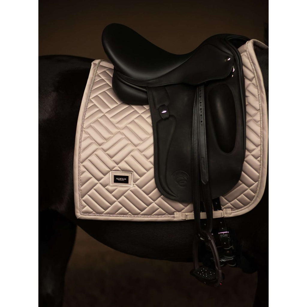 Equestrian Stockholm Zadeldekje Modern Dressuur Sand